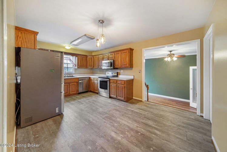 Listing Image 4