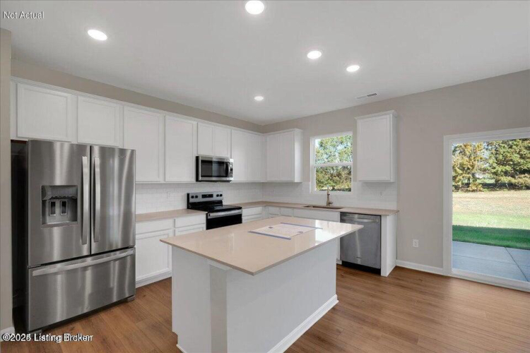 Listing Image 12