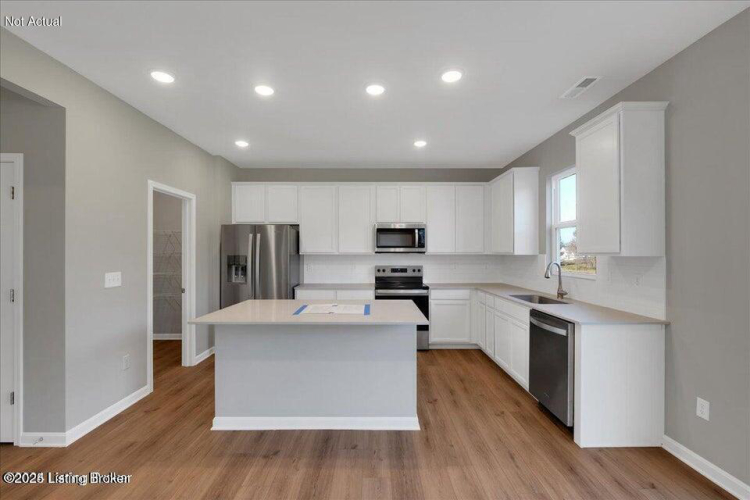 Listing Image 10