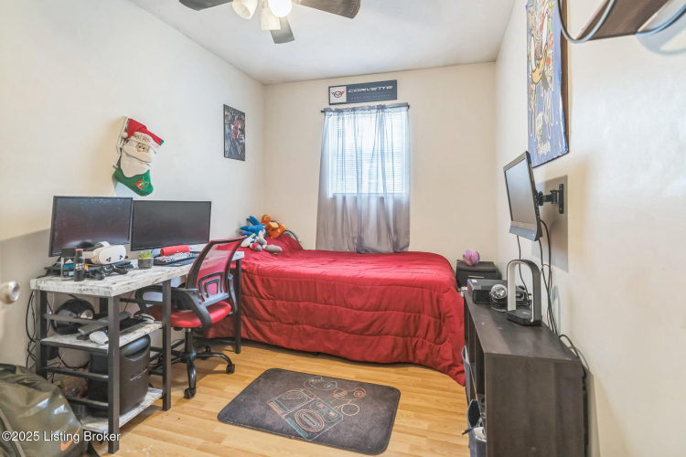 Listing Image 10