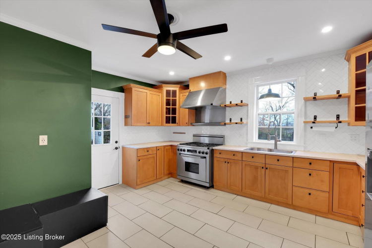 Listing Image 12