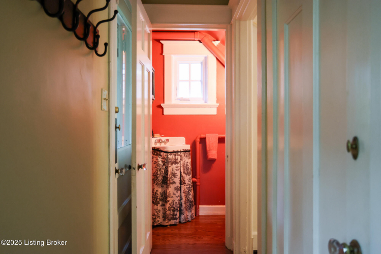 Listing Image 11