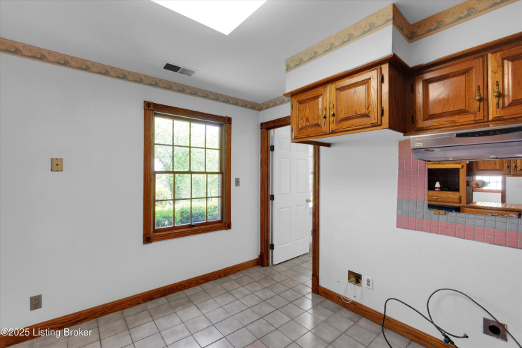 Listing Image 53