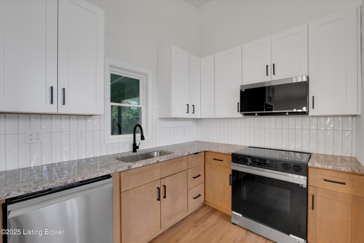 Listing Image 13