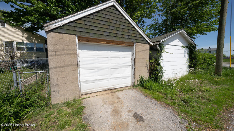 Listing Image 11