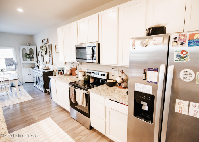 Listing Image 12