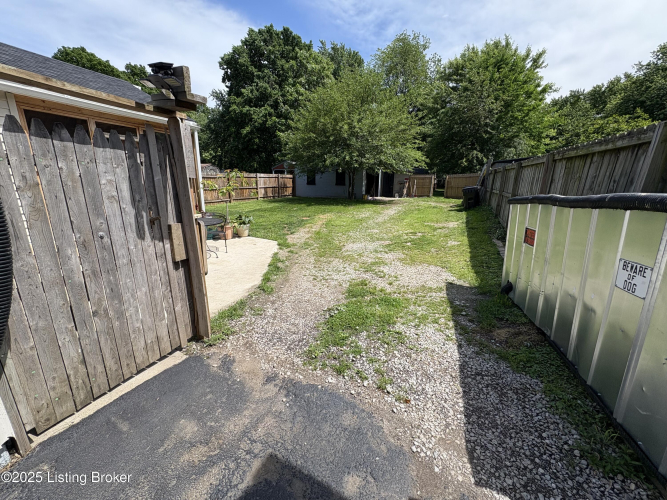 Listing Image 6
