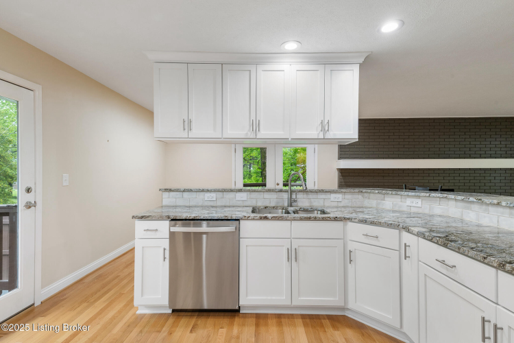 Listing Image 18