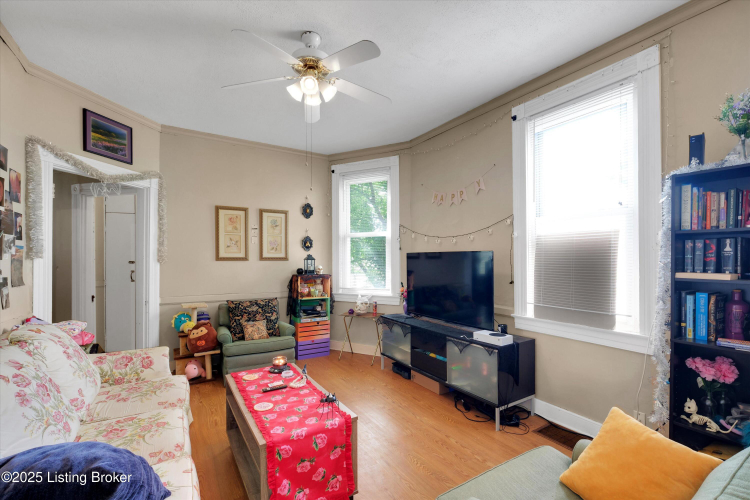 Listing Image 6