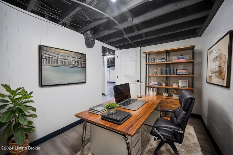 Listing Image 12
