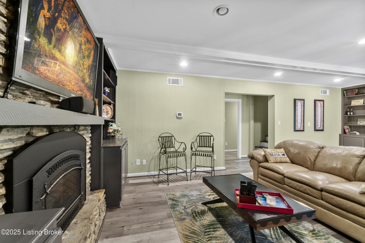 Listing Image 54
