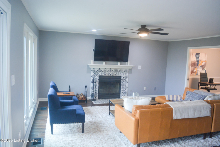 Listing Image 17