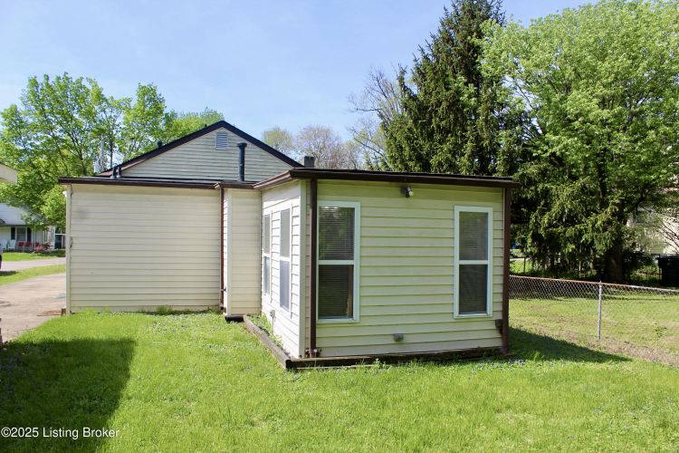 Listing Image 14