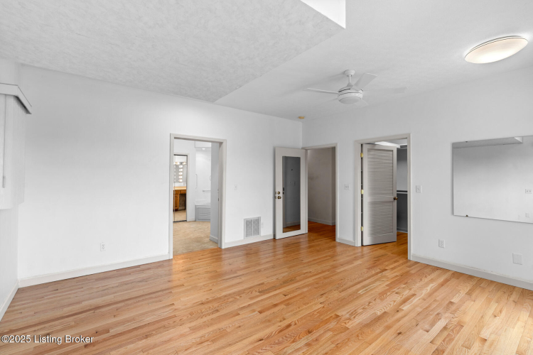Listing Image 59