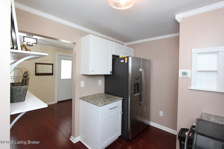Listing Image 16