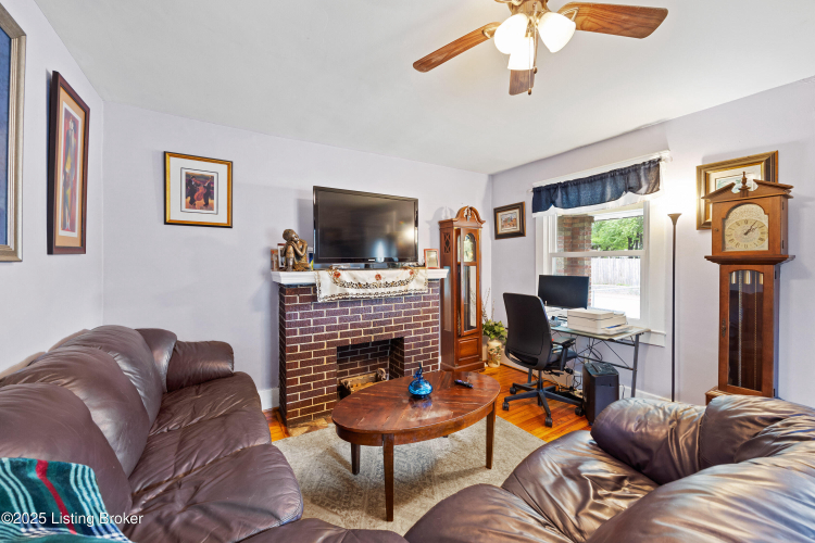 Listing Image 4
