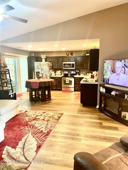 Listing Image 20