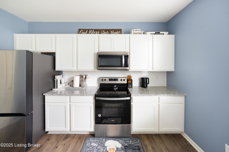 Listing Image 10