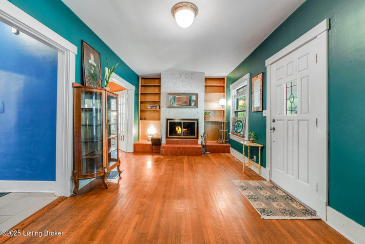 Listing Image 10