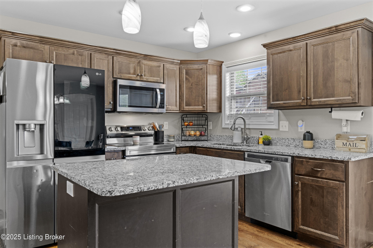 Listing Image 11