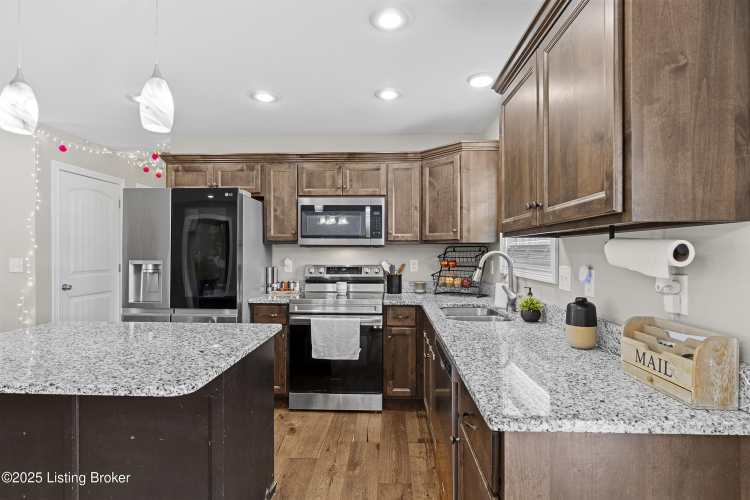 Listing Image 12