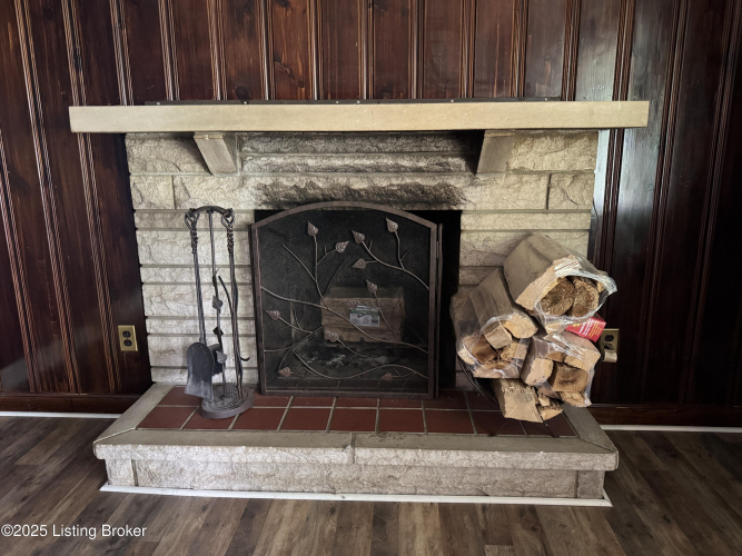Listing Image 6