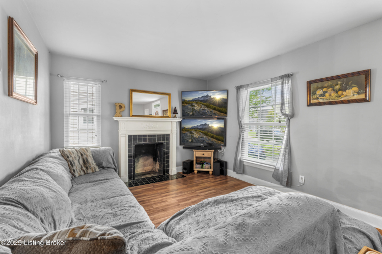 Listing Image 8