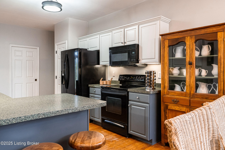 Listing Image 10