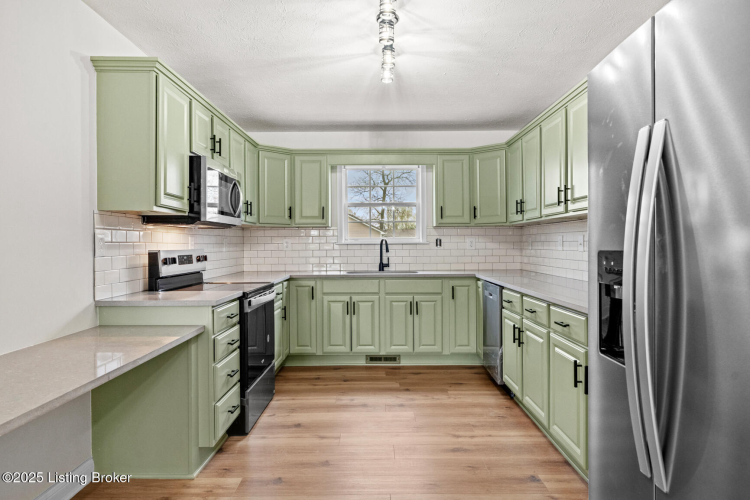 Listing Image 6