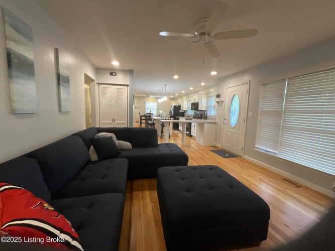 Listing Image 8