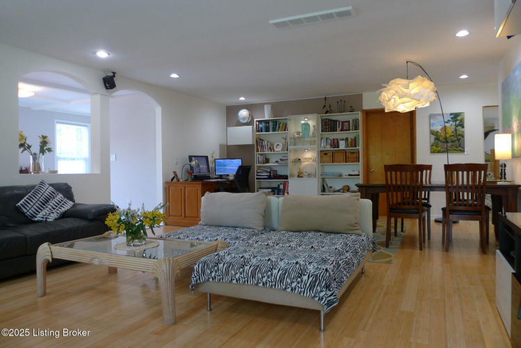 Listing Image 12
