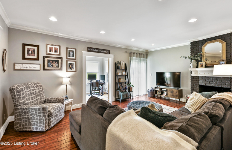 Listing Image 9