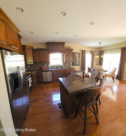 Listing Image 11