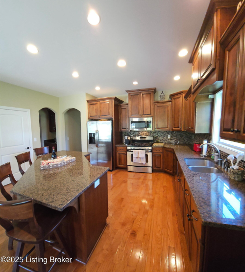 Listing Image 6