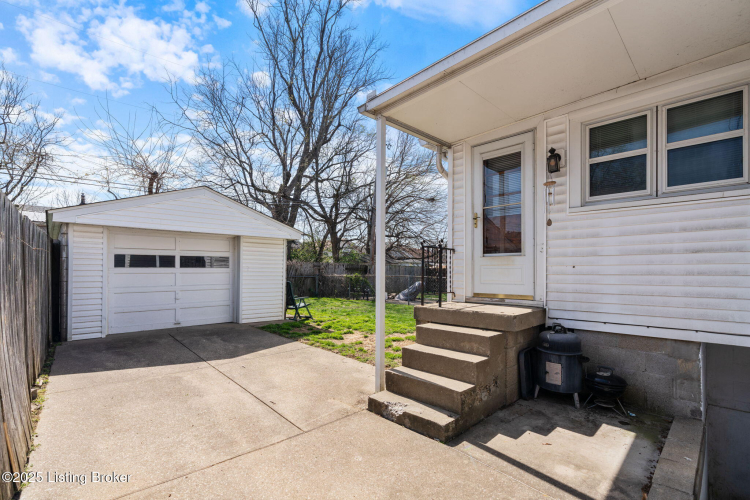 Listing Image 8