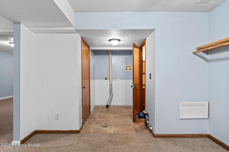Listing Image 42