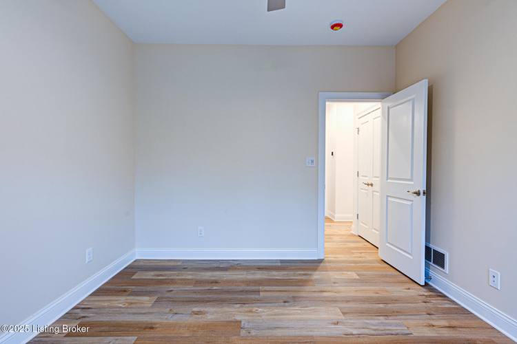 Listing Image 30
