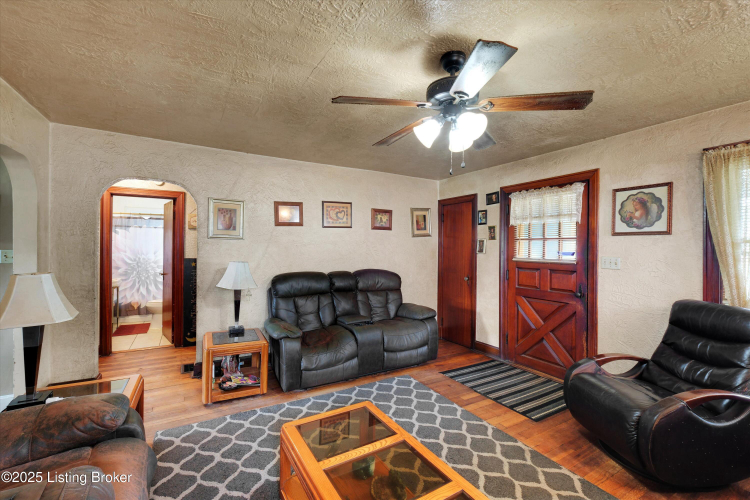 Listing Image 8