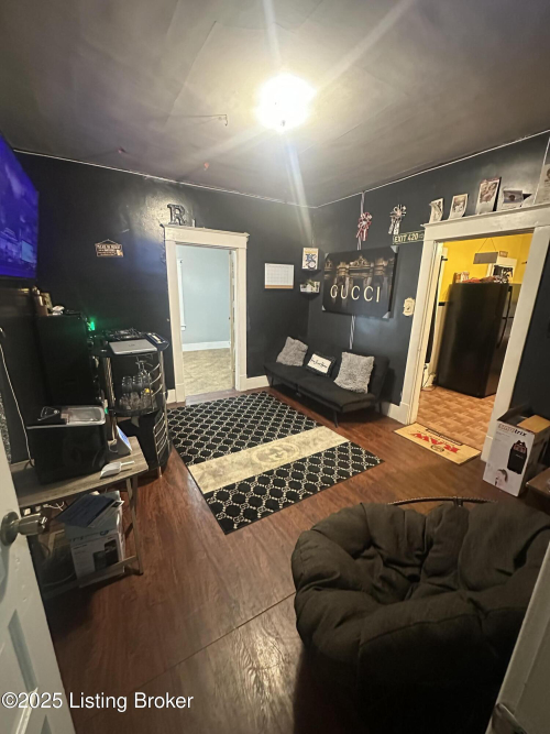 Listing Image 7