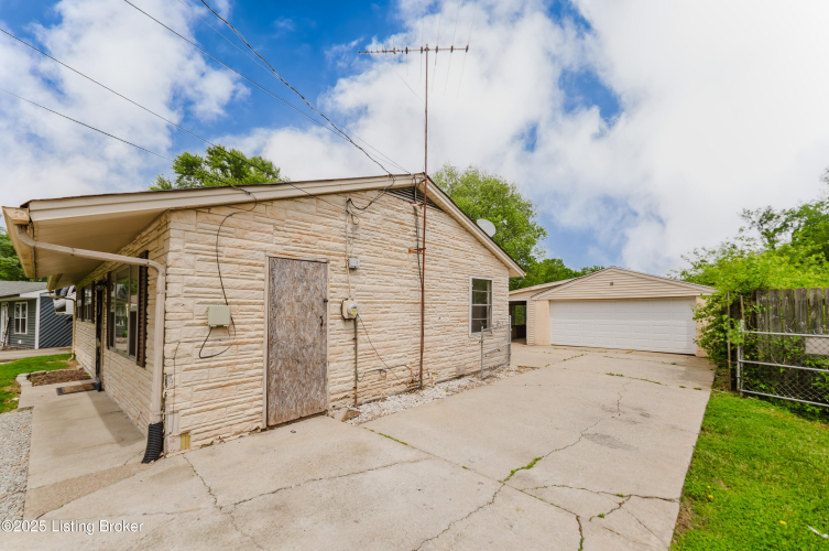 Listing Image 19