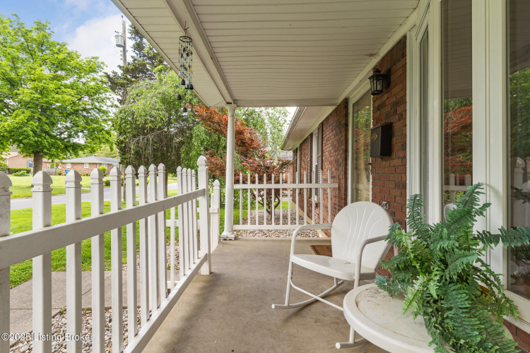 Listing Image 4