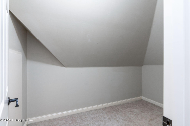 Listing Image 79