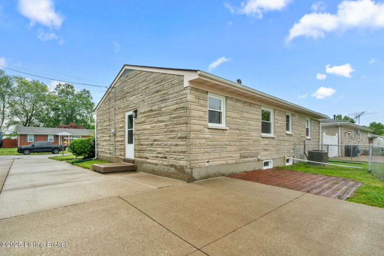 Listing Image 20