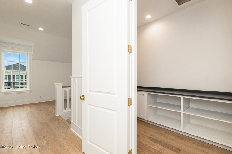 Listing Image 109