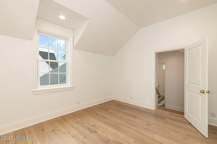 Listing Image 122