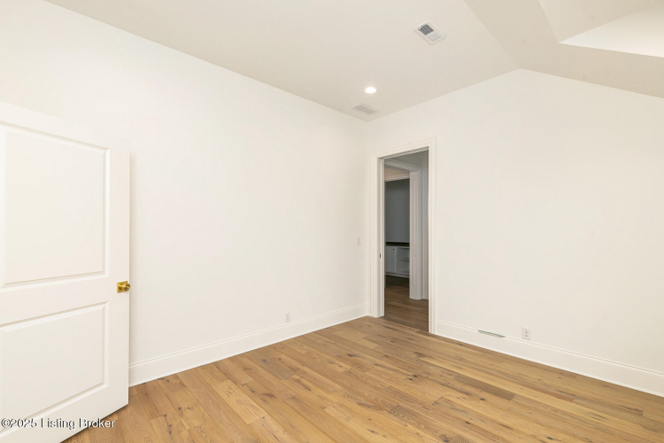 Listing Image 124