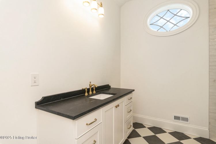 Listing Image 128
