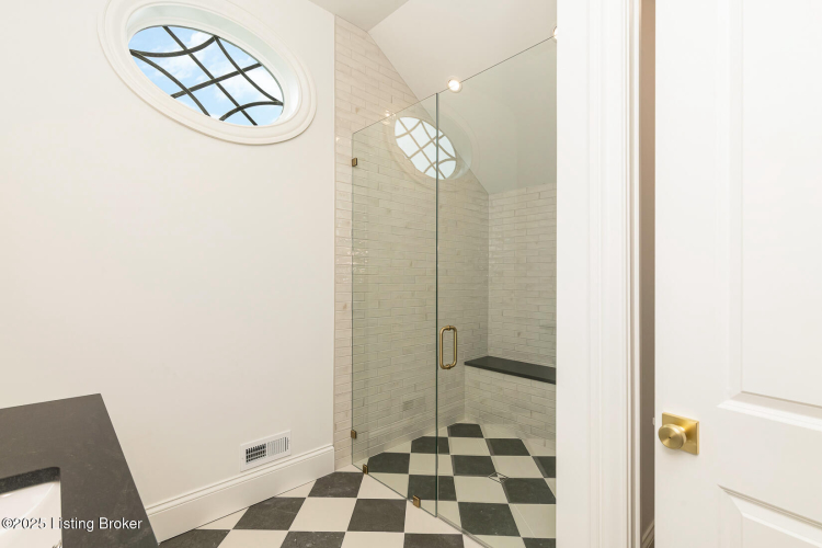 Listing Image 129