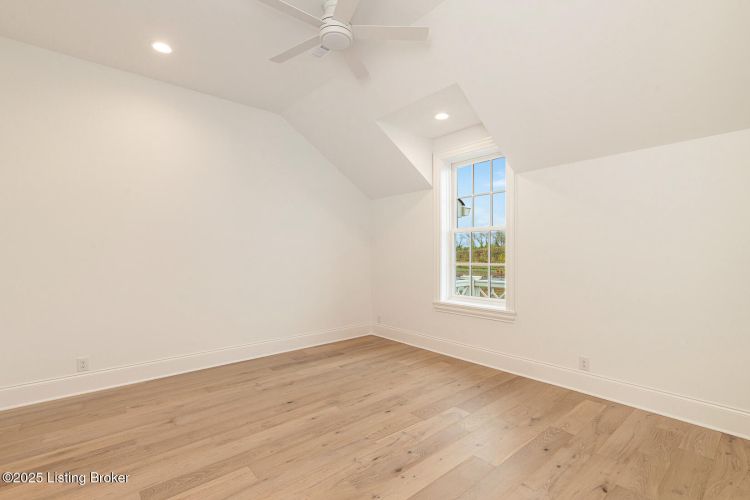 Listing Image 100