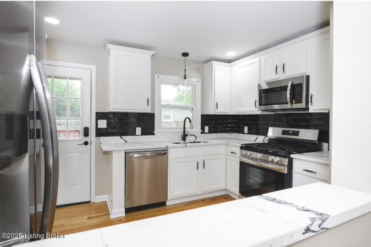 Listing Image 19